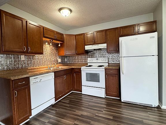 2nd image of 2422 Wynterhall Rd SE