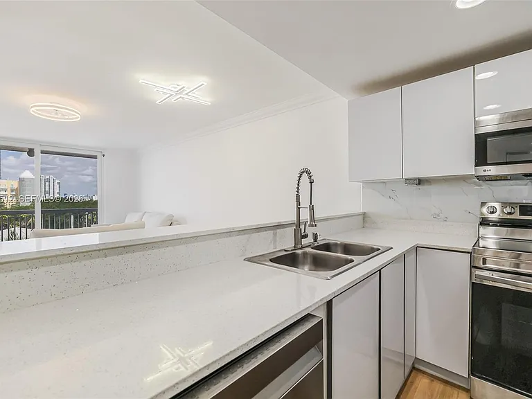 401 Ocean Dr #602 — Photo 9