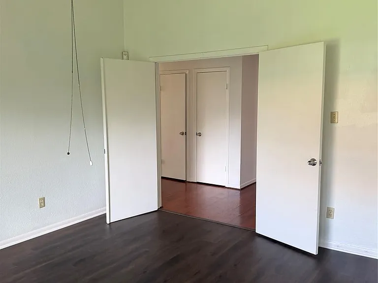 2926 Colony Dr — Photo 6