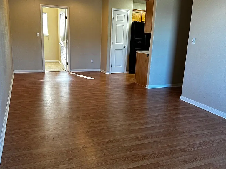 139 Sherwood Dr #D — Photo 2