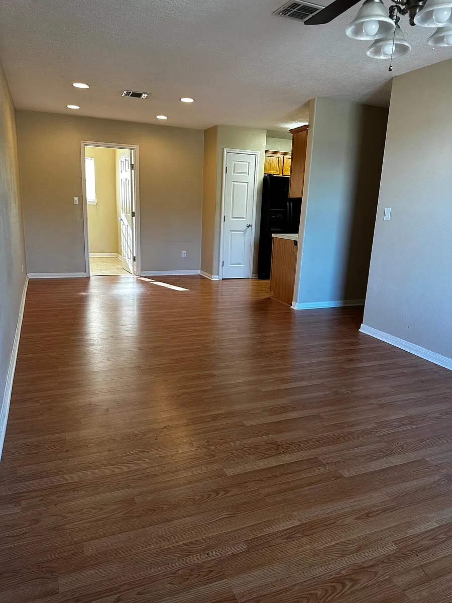 Building Photo - 139 Sherwood Dr #D