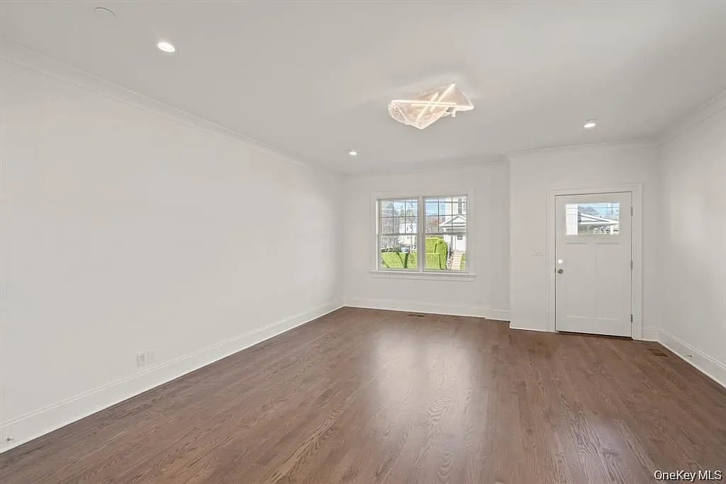 3 bed, 3.5 bath, 2106 sqft, $7,800 — Photo 4