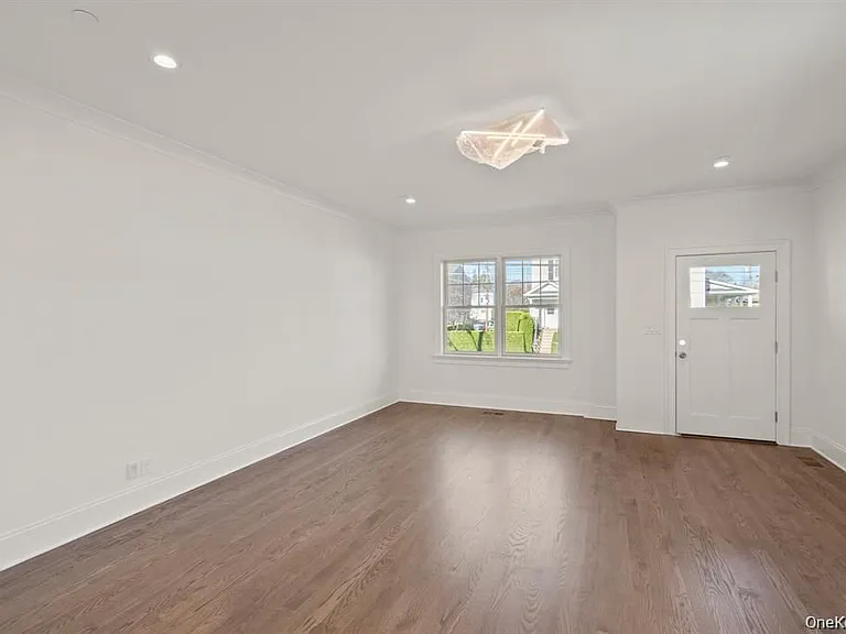 31 Maple Ave — Photo 4