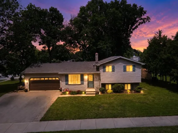 701 Woodland Dr, Kaukauna, WI 54130
