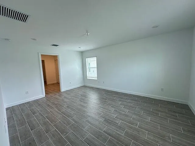 4 bed, 2.0 bath, 1939 sqft, $2,700 — Photo 4