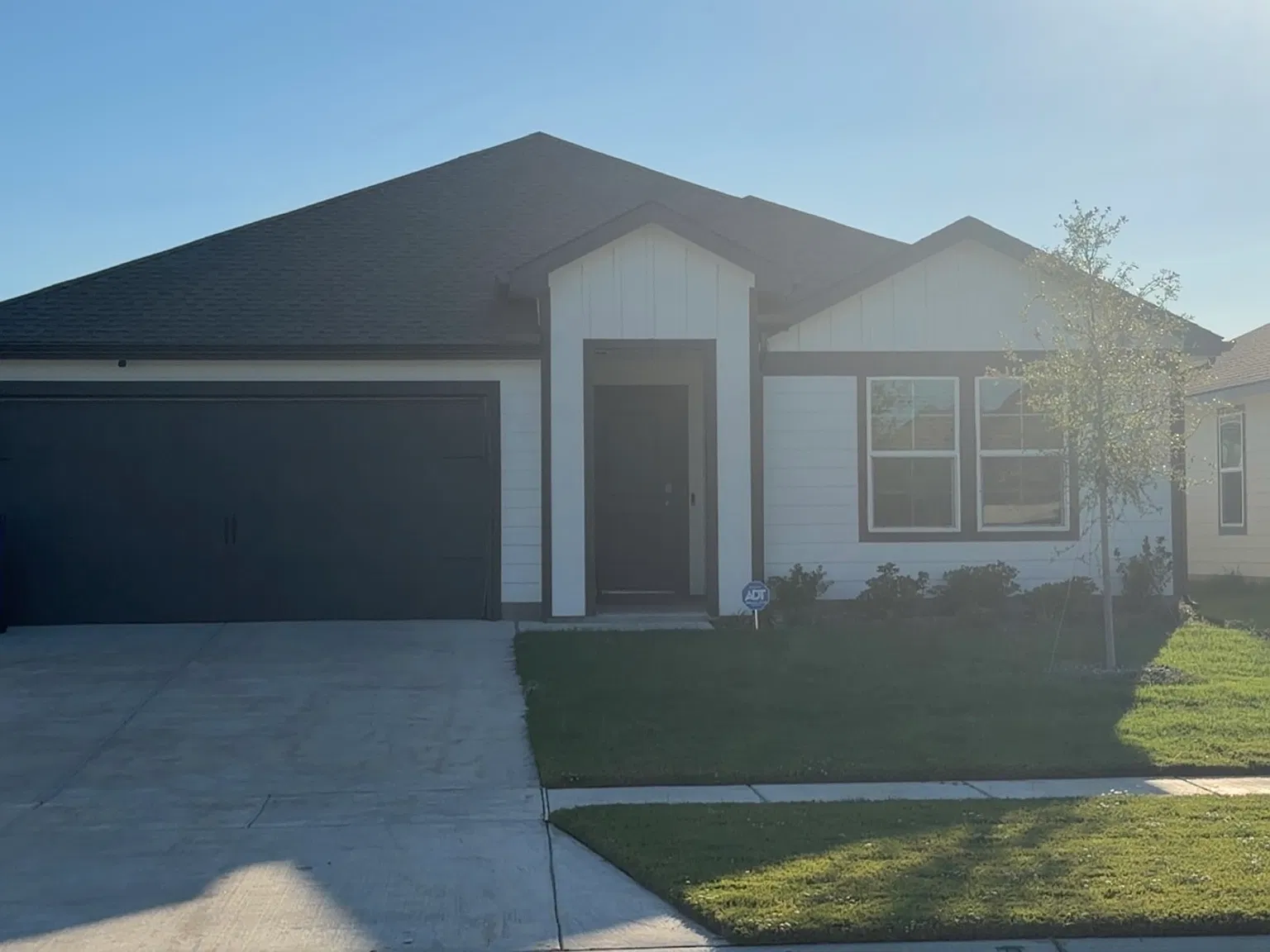 4 bed, 1864 sqft, $2,200 — Photo 2