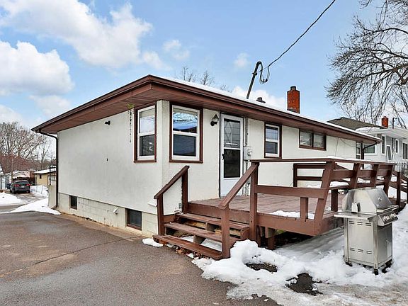 3rd image of 2720 Longview Dr