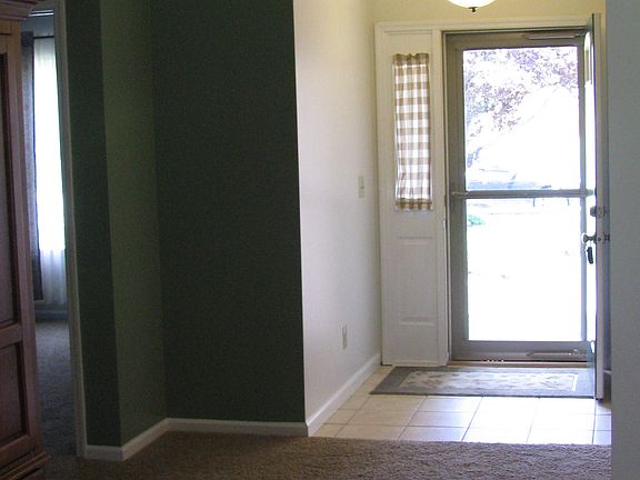 5th image of 134 Warner Dr