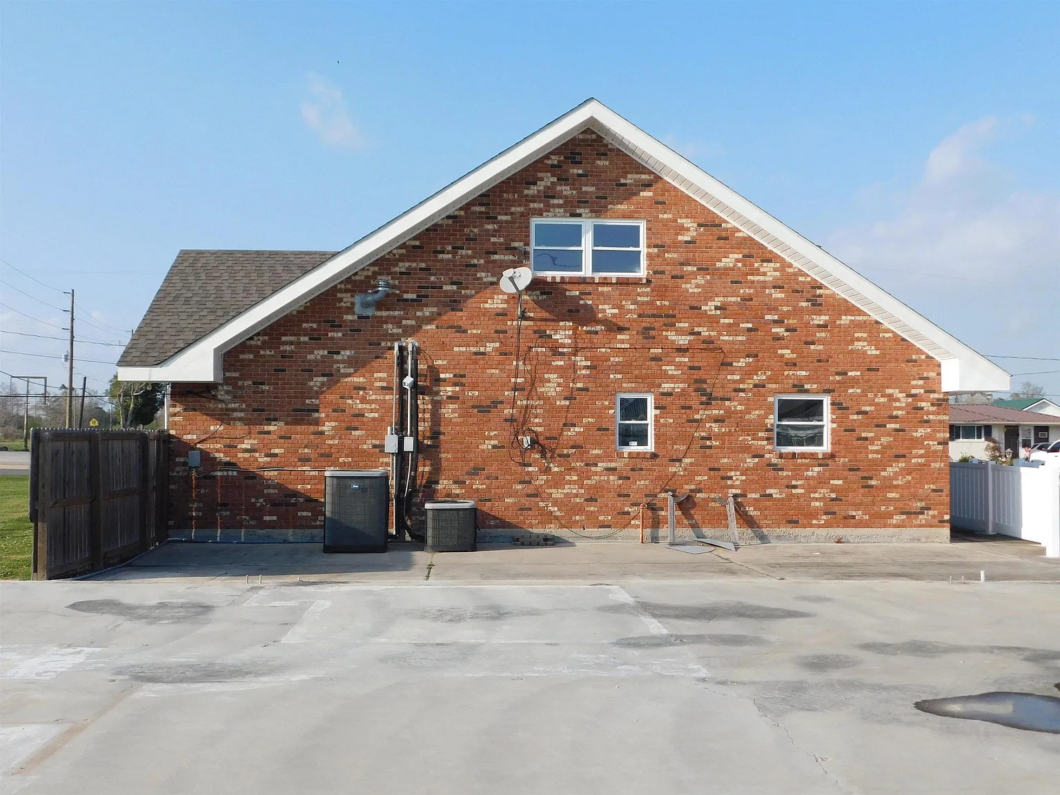 4 bed, 3700 sqft, $2,500 — Photo 3