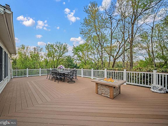 4th image of 1103 Hunt Creek Ln