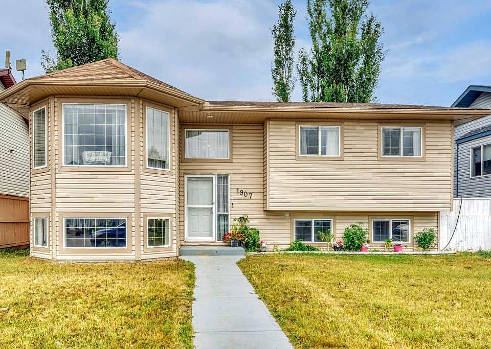 1st image of 1907 S Strathcona Ter