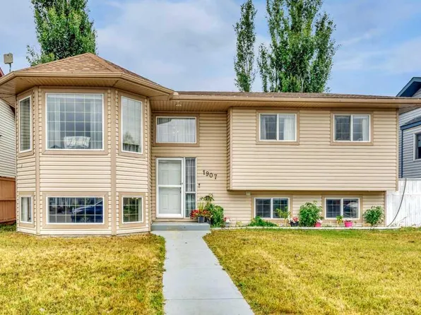 1907 S Strathcona Ter, Strathmore, AB T1P 1S8