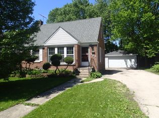 302 N Main St, Mount Prospect, IL 60056