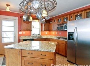 11022 N Cedarburg Rd, Mequon, WI 53092