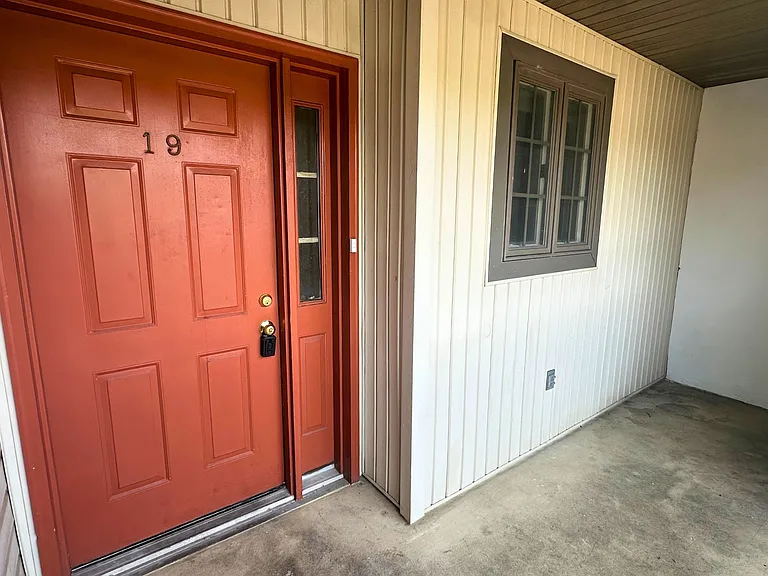 19 Black Oak Dr — Photo 4