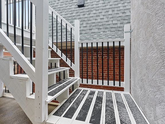 2nd image of 127 E 8th Ave #127