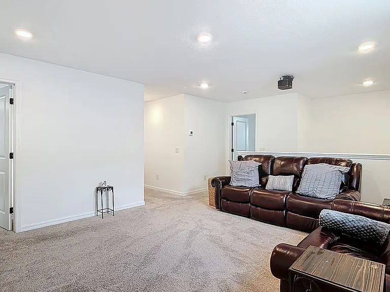 1348 Sterling Pointe Dr — Photo 35