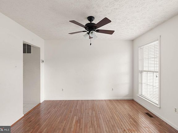 2nd image of 304 Watertons Way