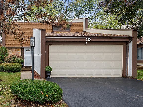 2nd image of 15 Sweetwood Ct