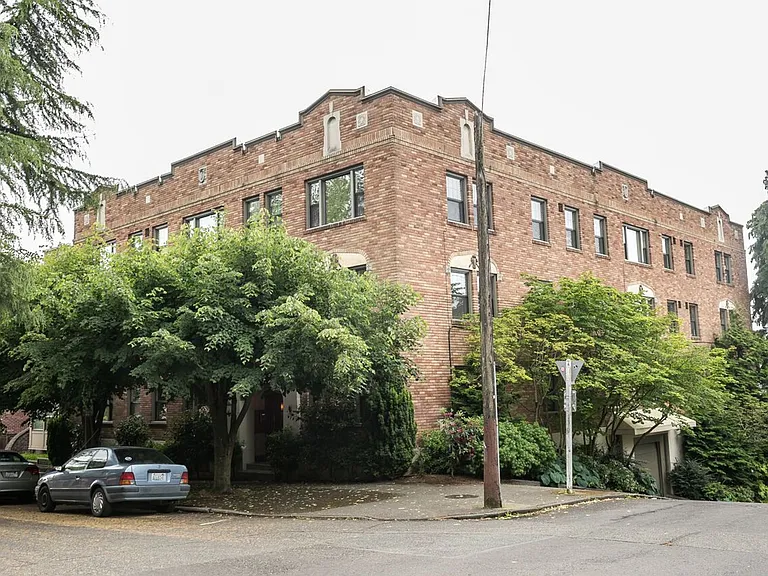 433 13th Ave E — Photo 4