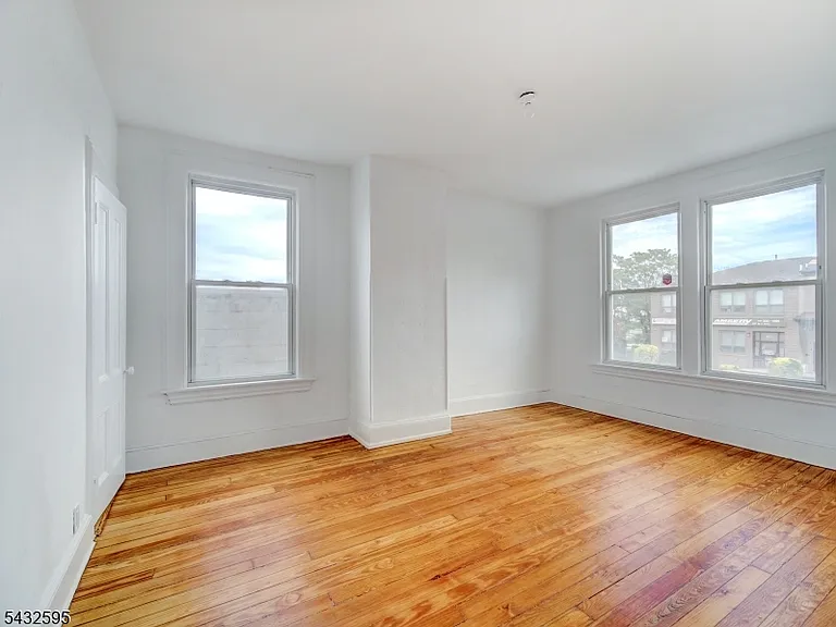 444 N Broad St — Photo 2