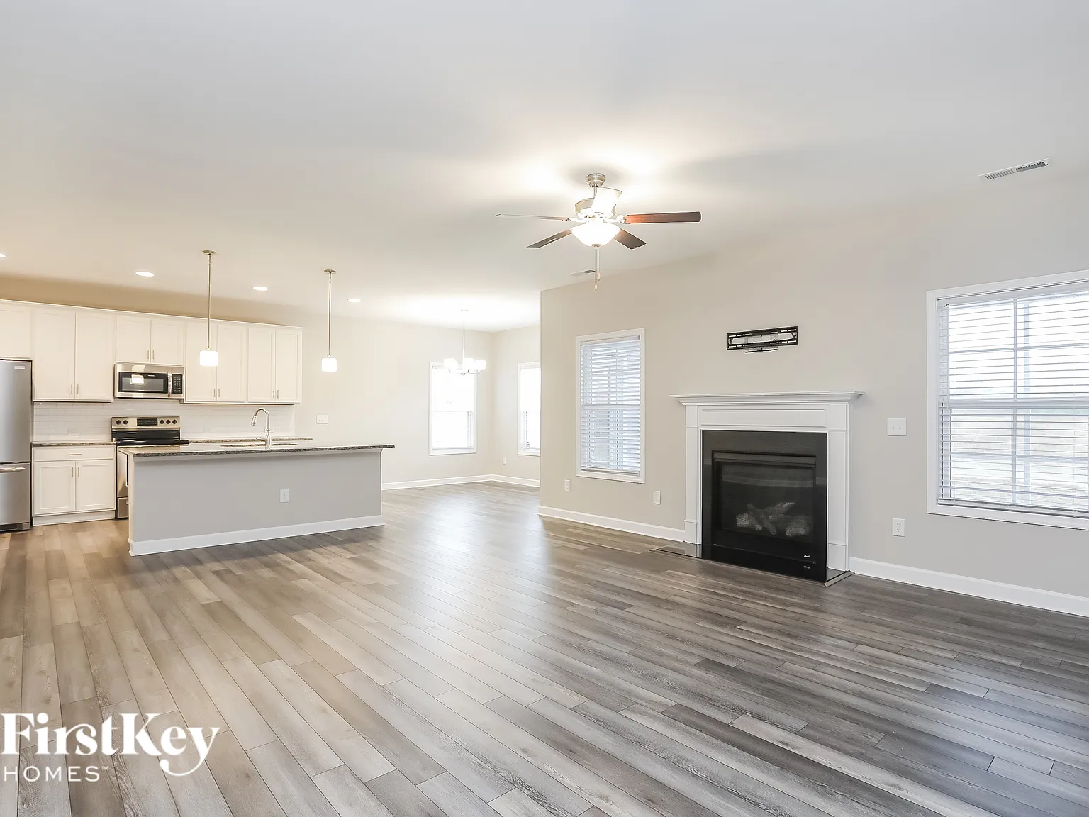 4 bed, 3.0 bath, 2432 sqft, $2,670 — Photo 2