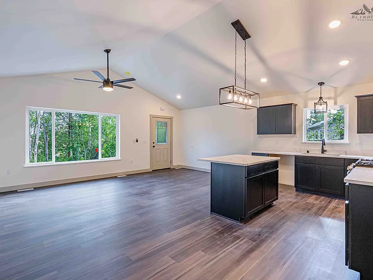 725 W Briar Dr — Photo 10