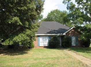 14 Whitley Rd, Deatsville, AL 36022