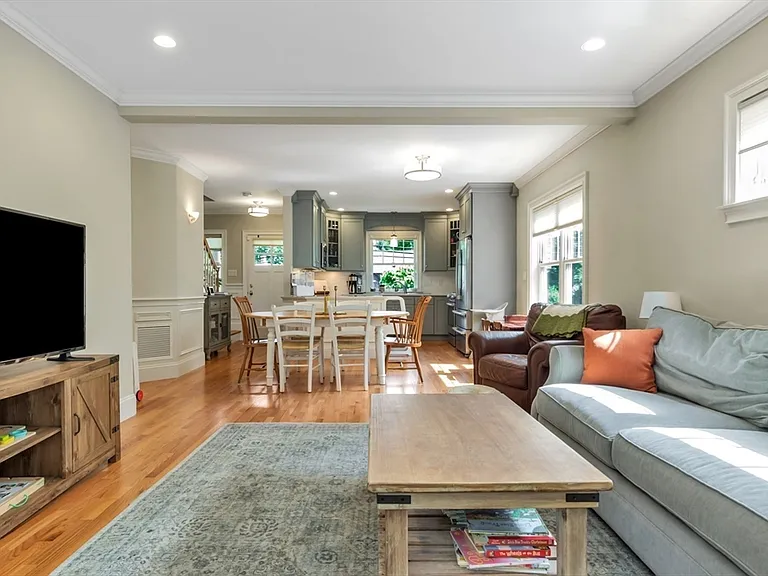 68 Woburn St #68 — Photo 8