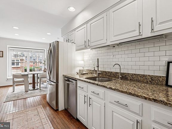 5th image of 2940 Oakborough Sq