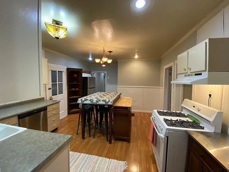 The soffits add more kitchen decorative spaces, although the kitchen is loaded with it!