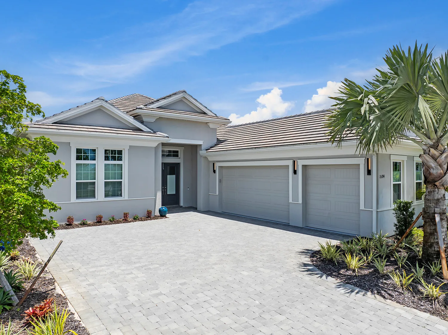 3 bed, 3.5 bath, 2885 sqft, $21,000 — Photo 2