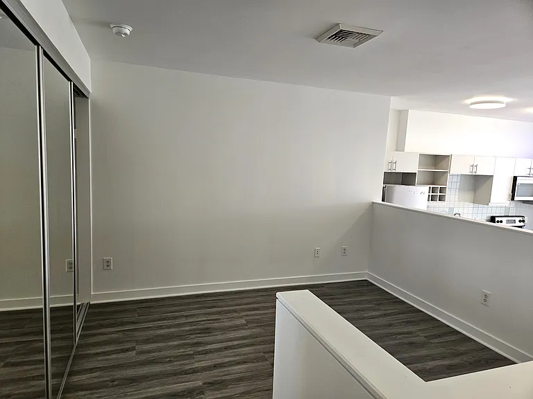 Bedroom / Loft
Private sleeping or office area with clean lines and flexible layout