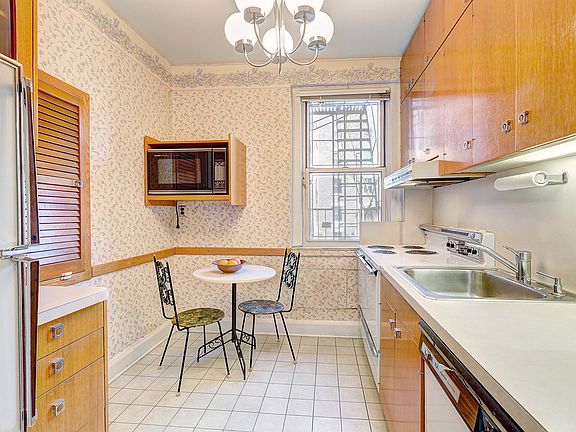 3rd image of 35-25 78th St APT 2