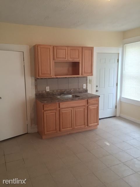 1st image of 122 Carlisle St #1