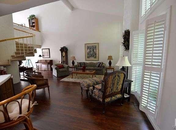 2nd image of 809 N Shadow Lake Dr