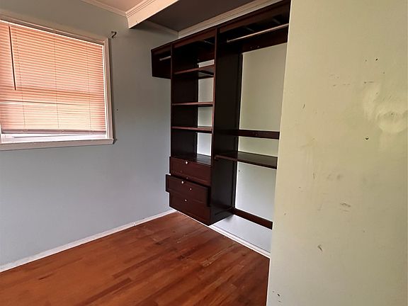 4th image of 121 S Ann St