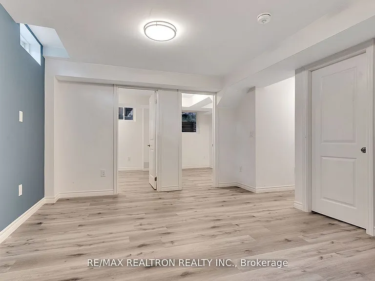 4 Oceanpearl Cres — Photo 6