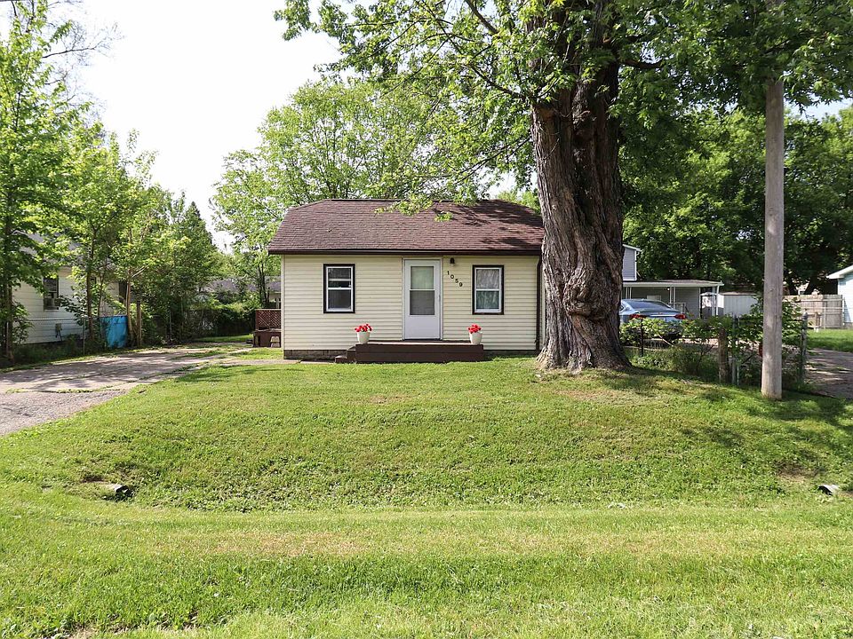 1st image of 1059 W Schumacher Ave