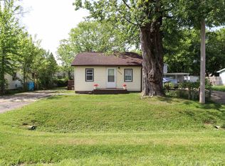 1059 W Schumacher Ave, Flint, MI 48507