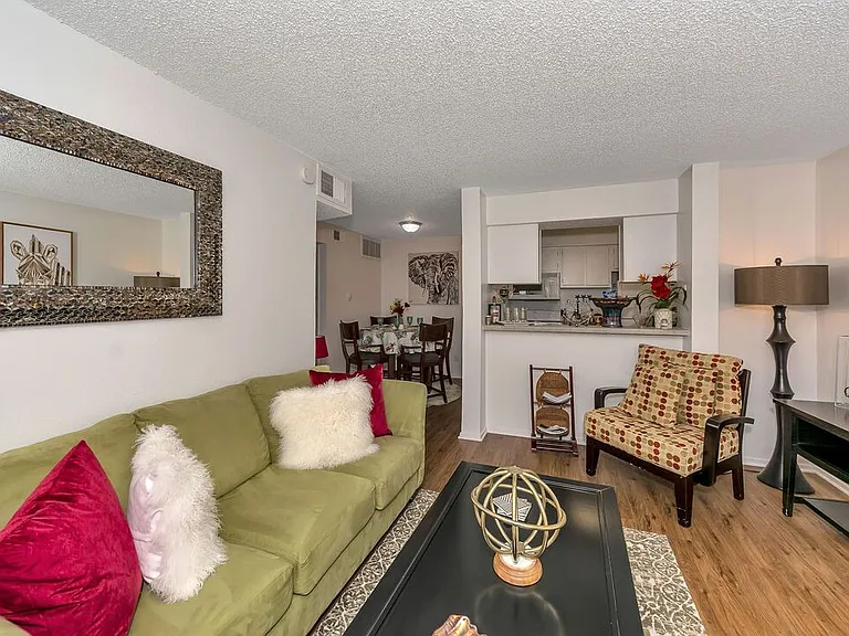 Centerpoint Apartments — Photo 16