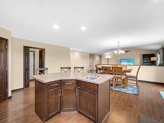 4th image of 168 S Meadow Ln