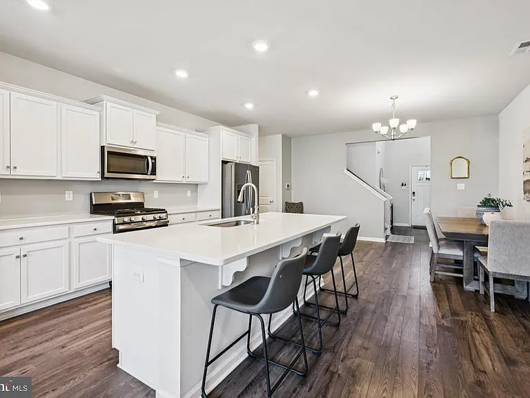 65 Morley Blvd — Photo 10