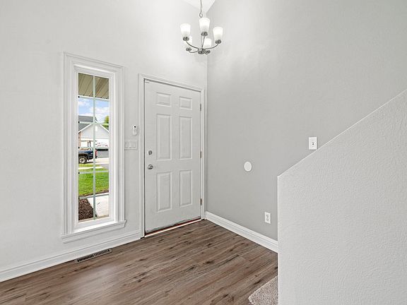 3rd image of 3095 Bauer Dr