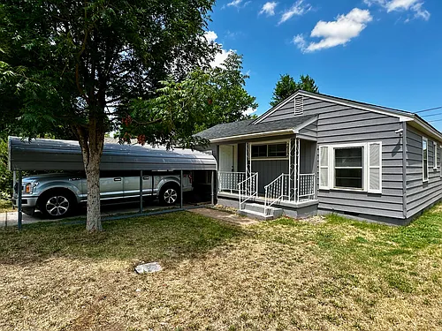 212 SW 23rd Pl Photo 1