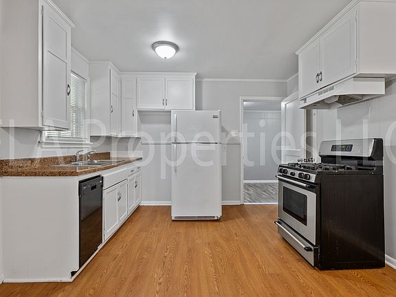 2nd image of 4945 Briar St