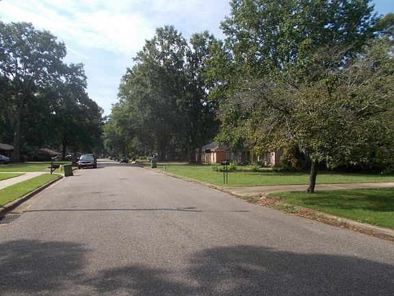 4th image of 756 Ledyard Pl