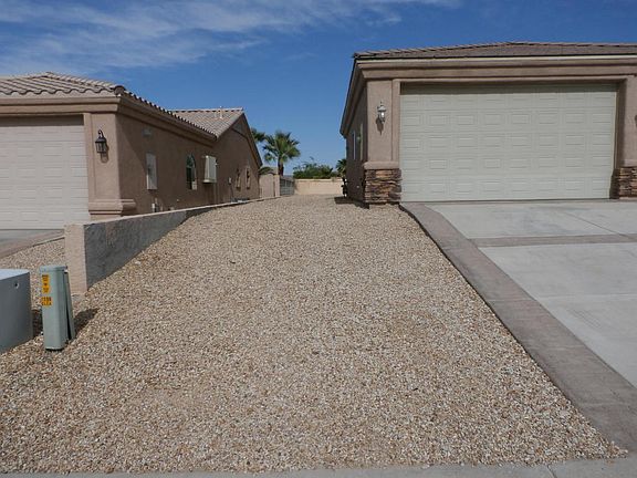 3rd image of 1063 Montrose Dr