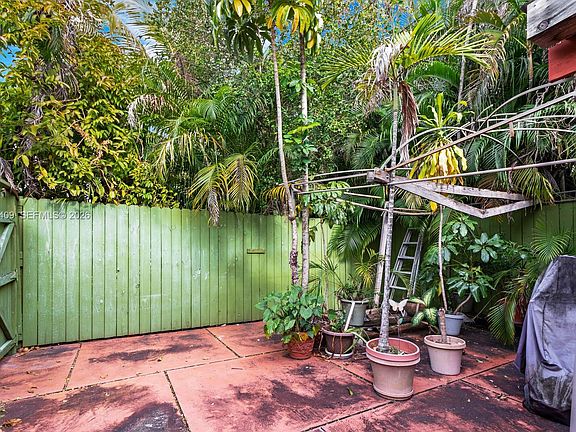 5th image of 1931 Coral Gate Dr