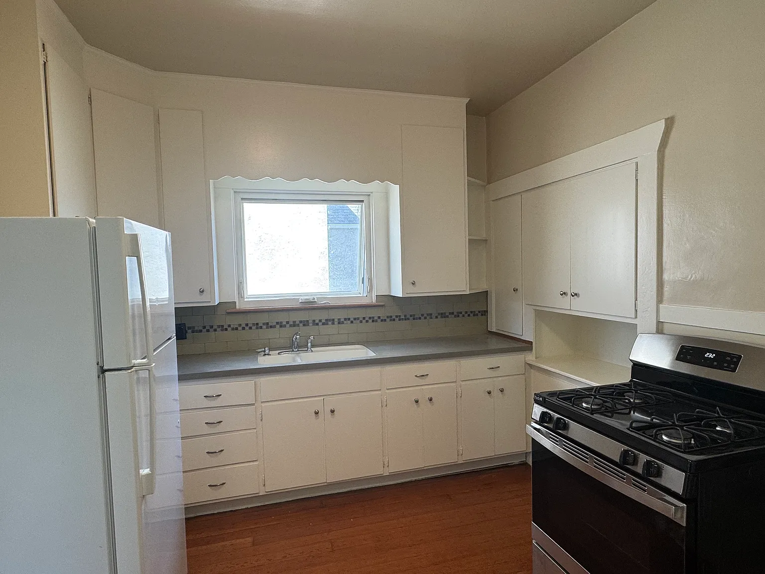 3 bed, 1.5 bath, 1050 sqft, $5,600 — Photo 4